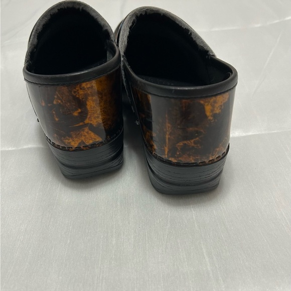 Dansko Copper Gold Leaf Closed Back Professional Clog Size 7 1/2 Pre-owned - Picture 4 of 6
